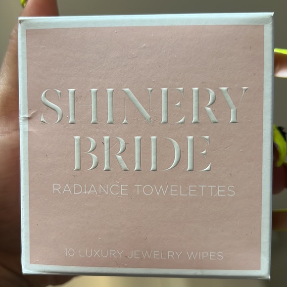 Gold silver diamond cleanser! All jewelry wipes, poms and soaps - Picture 2 of 4